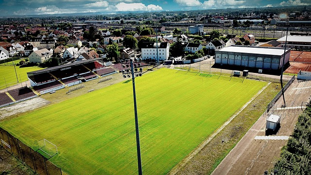 归根结底还 归根结底还